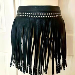 BCBG. Fringe belt